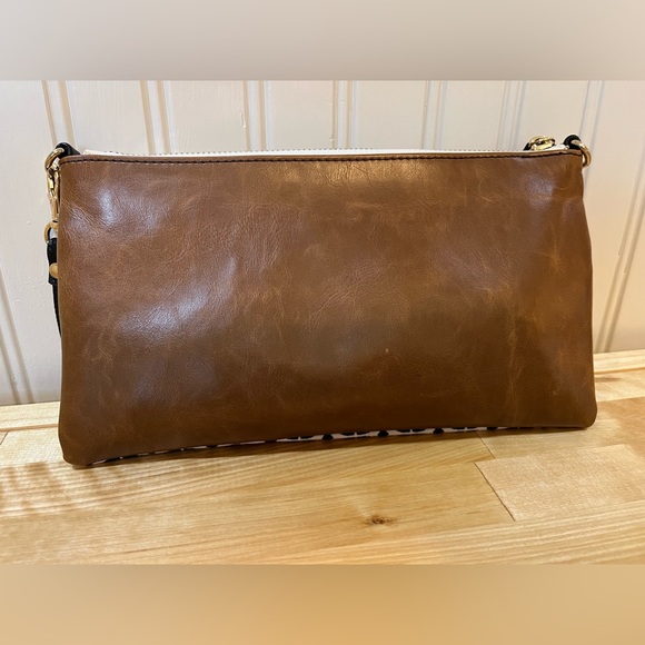 Anna Nova Crossbody - Picture 3 of 10